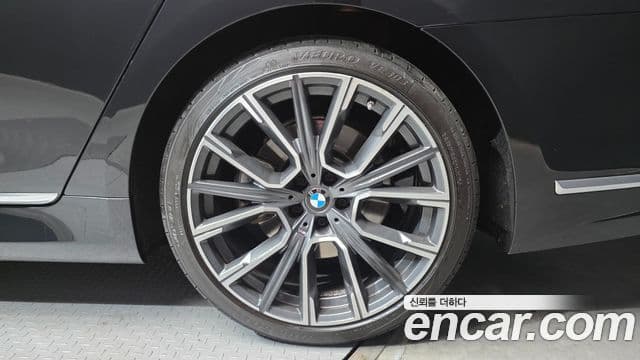 BMW 7 Series 2022 — Photo 14/30