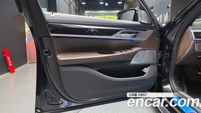 BMW 7 Series 2022 — Photo 8/30
