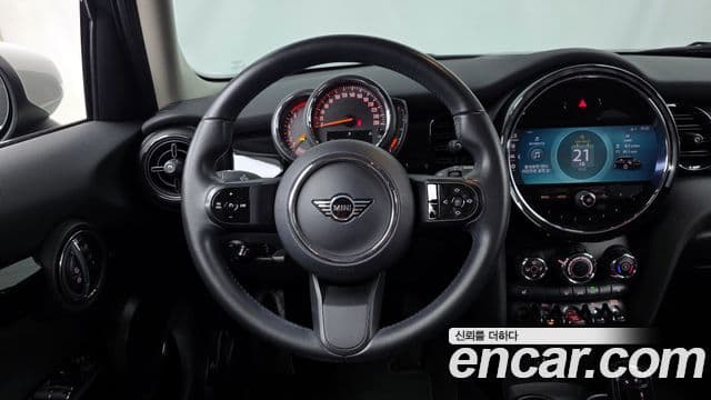 Mini Cooper 2021 — Фото 13/20
