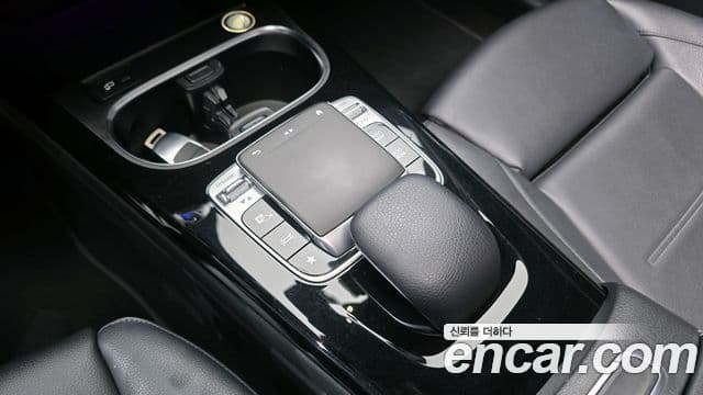 Mercedes-Benz A-Class 2020 — ფოტო 18/20
