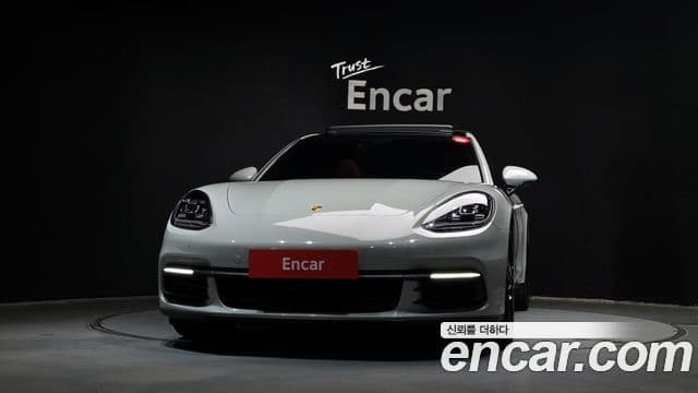 Porsche Panamera 2018 — Photo 1/30