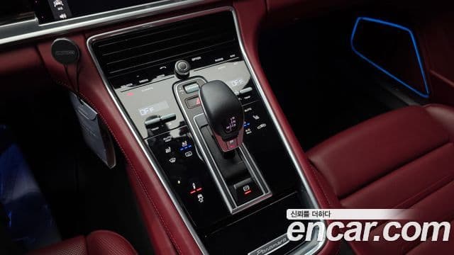 Porsche Panamera 2018 — Photo 19/30