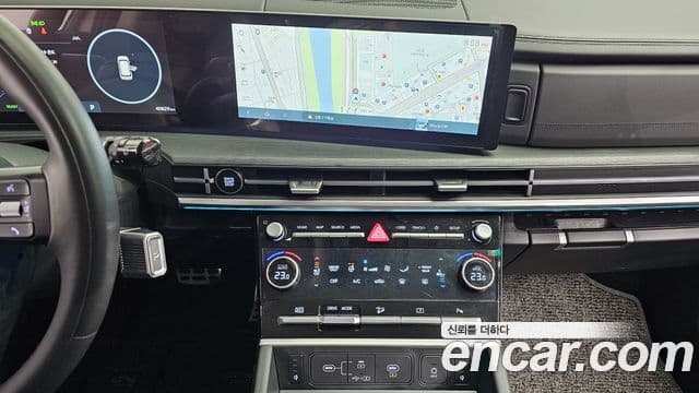 Hyundai Santa Fe 2023 — ფოტო 8/20