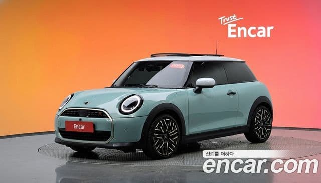 Mini Cooper S 2024 — Фото 1/20