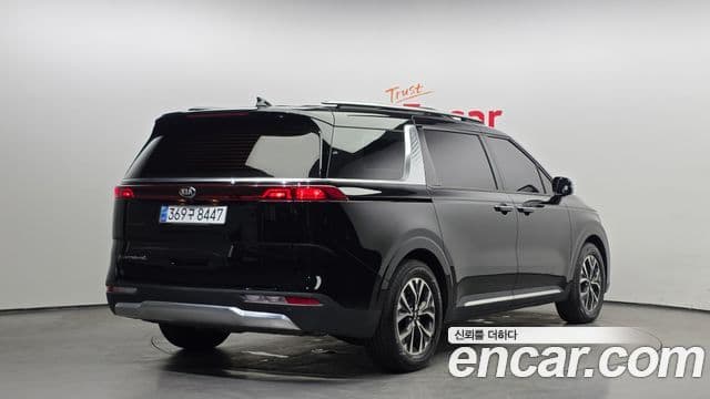 Kia Carnival 2021 — фото 2 из 20
