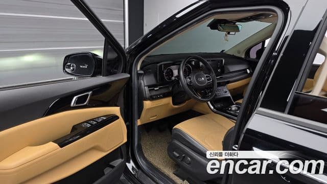Kia Carnival 2021 — фото 10 из 20