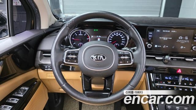 Kia Carnival 2021 — фото 12 из 20