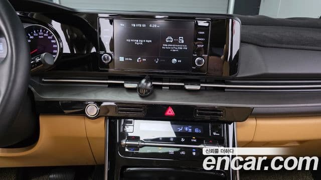Kia Carnival 2021 — фото 17 из 20