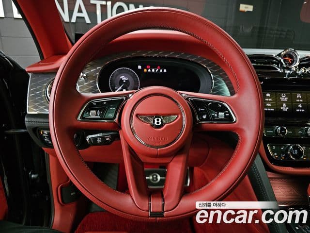 Bentley Bentayga 2022 — ფოტო 11/20