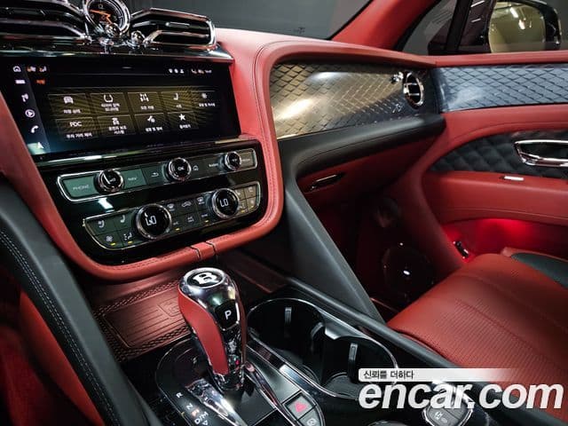 Bentley Bentayga 2022 — ფოტო 12/20