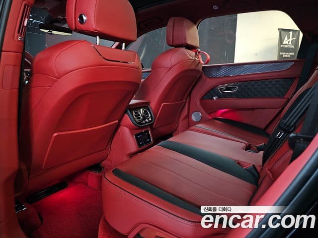 Bentley Bentayga 2022 — ფოტო 18/20