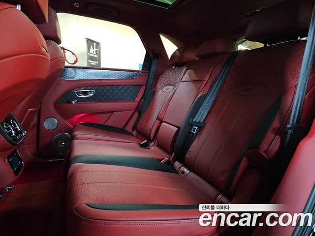 Bentley Bentayga 2022 — ფოტო 19/20