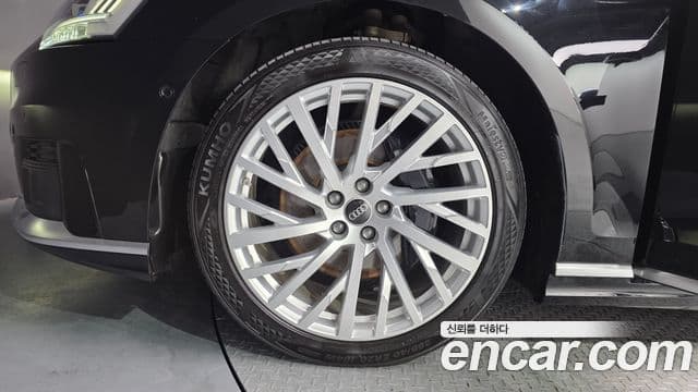 Audi A8 2021 — ფოტო 5/20