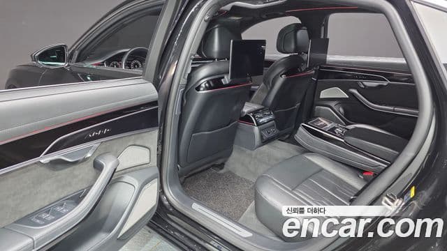 Audi A8 2021 — ფოტო 12/20