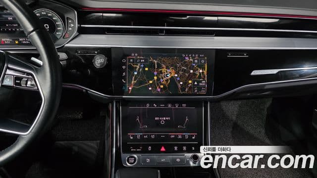 Audi A8 2021 — ფოტო 14/20