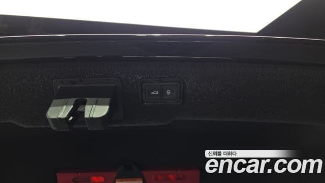 Audi A8 2021 — ფოტო 19/20