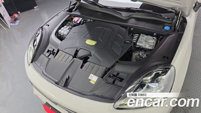 Porsche Cayenne 2023 — Photo 9/20