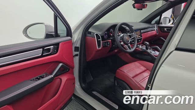 Porsche Cayenne 2023 — Photo 19/20