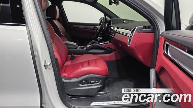 Porsche Cayenne 2023 — Photo 17/20