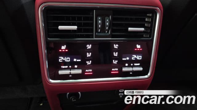 Porsche Cayenne 2023 — Photo 20/20