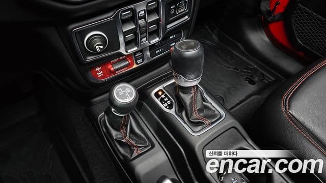 Jeep Wrangler 2021 — ფოტო 19/30
