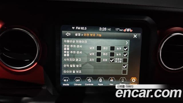 Jeep Wrangler 2021 — ფოტო 25/30