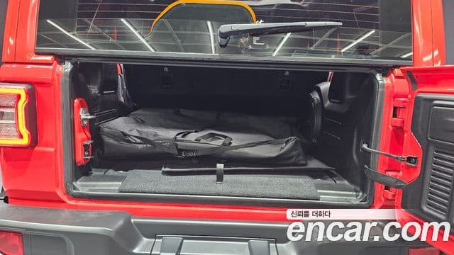 Jeep Wrangler 2021 — ფოტო 15/30