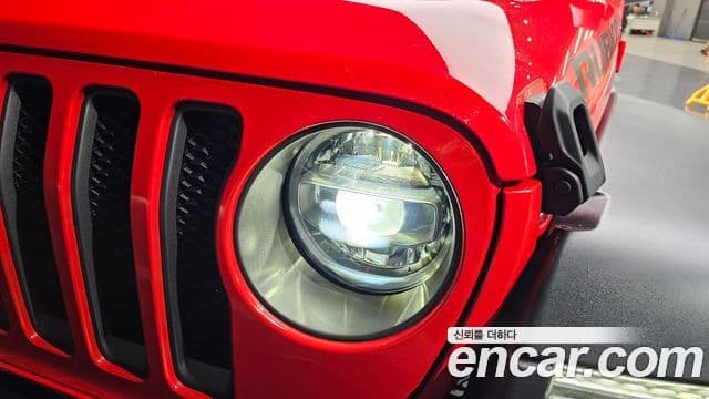 Jeep Wrangler 2021 — ფოტო 16/30