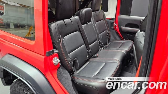 Jeep Wrangler 2021 — ფოტო 18/30