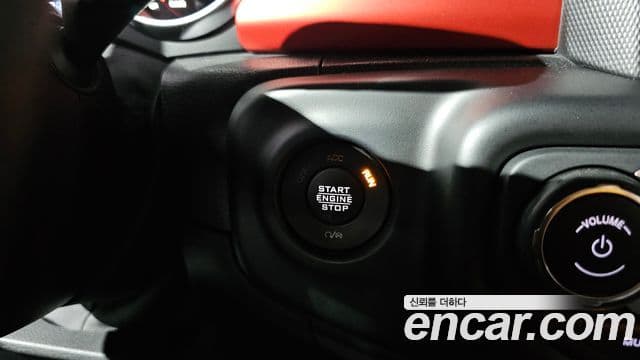Jeep Wrangler 2021 — ფოტო 13/30
