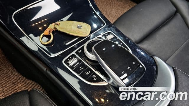 Mercedes-Benz C-Class 2020 — ფოტო 17/20