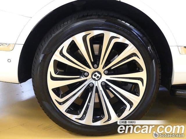 Bentley Bentayga 2022 — Şəkil 7/20
