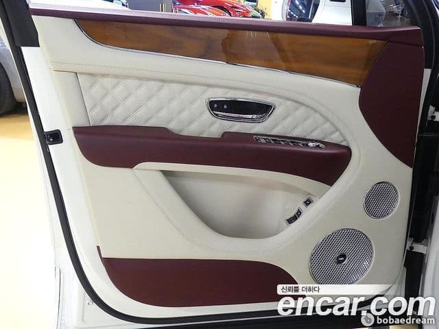 Bentley Bentayga 2022 — Şəkil 10/20