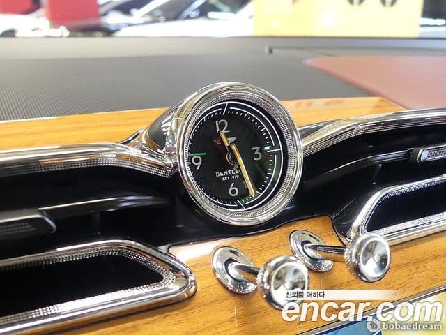 Bentley Bentayga 2022 — Şəkil 15/20