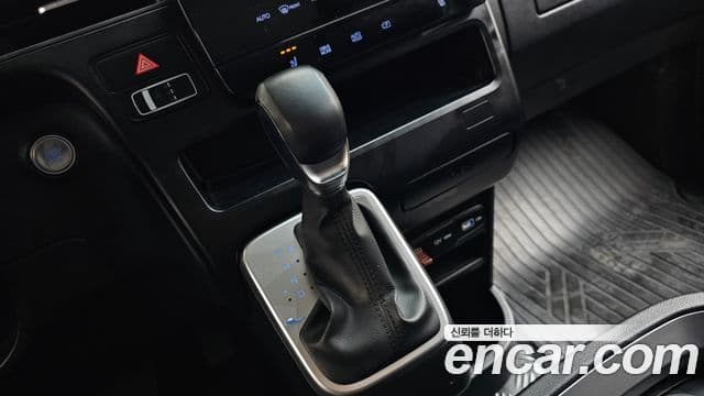 Hyundai Staria 2022 — Şəkil 8/20
