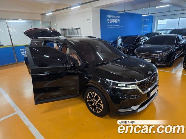 Kia Carnival 2021 — Фото 4/20