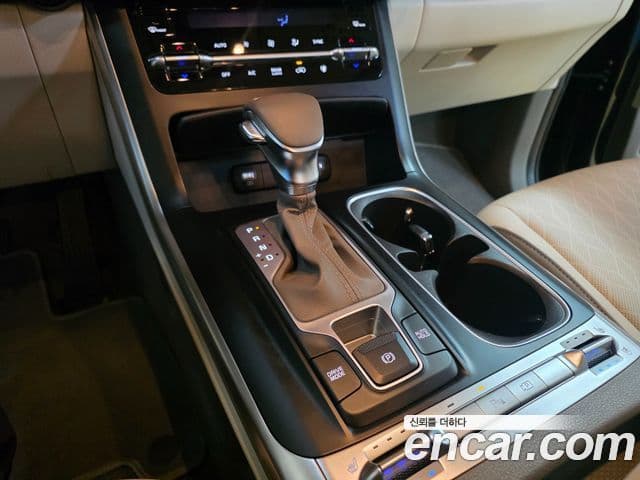 Kia Carnival 2021 — Фото 17/20