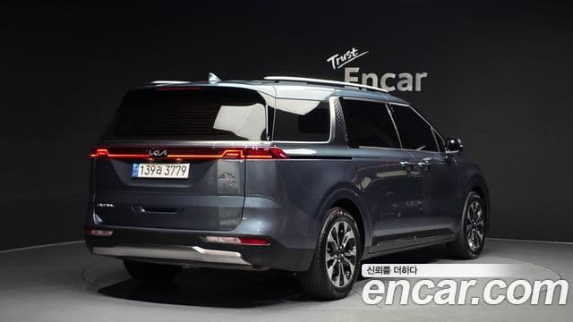 Kia Carnival 2023 — Фото 2/20