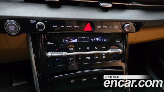 Kia Carnival 2023 — Фото 17/20