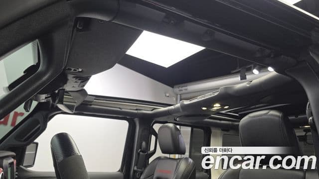 Jeep Wrangler 2021 — ფოტო 19/20