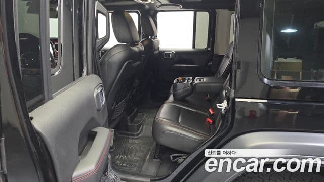 Jeep Wrangler 2021 — Photo 24/30