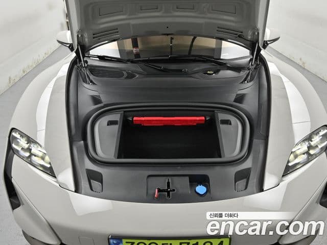 Porsche Taycan 2025 — Photo 19/20