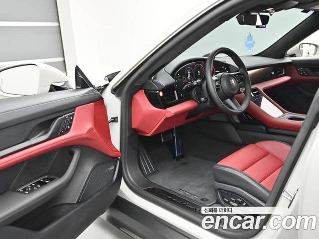 Porsche Taycan 2025 — Photo 9/20