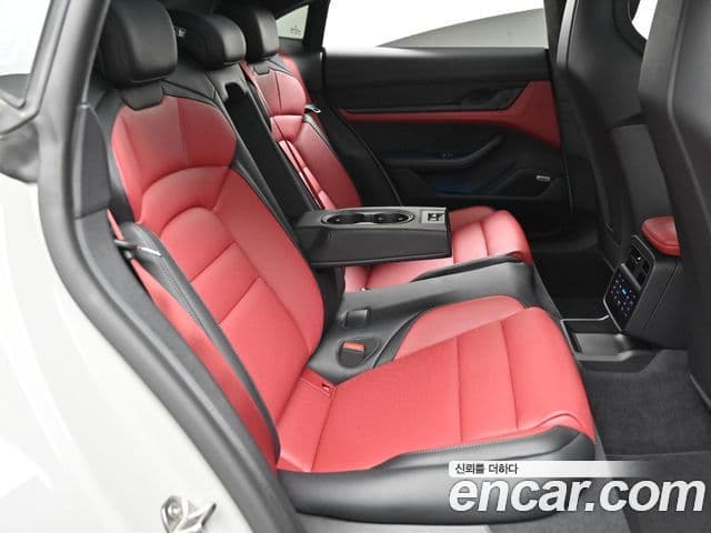 Porsche Taycan 2025 — Photo 14/20