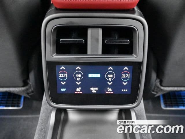 Porsche Taycan 2025 — Photo 16/20