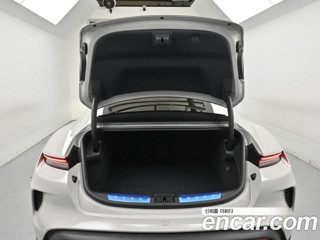 Porsche Taycan 2025 — Photo 13/20