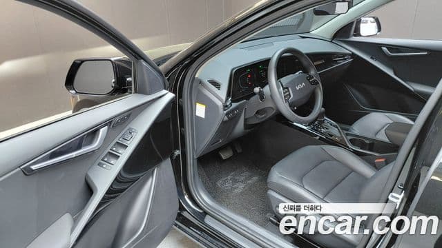 Kia Niro 2022 — ფოტო 10/20