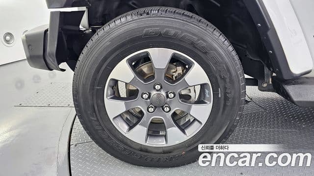 Jeep Wrangler 2022 — Şəkil 19/20