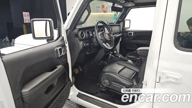 Jeep Wrangler 2022 — Şəkil 16/20
