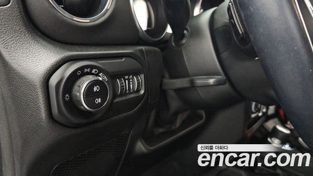 Jeep Wrangler 2022 — Şəkil 9/20